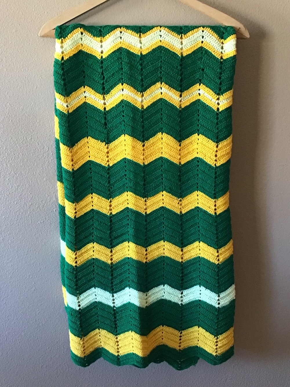 Vintage Retro Hand Knit Chevron Pattern Throw Blanket 60”x60